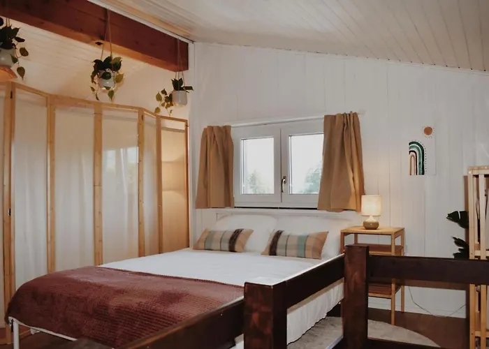 Havenwood Loft - 2 Minutes To - Free Parking Apartmán