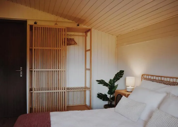 Havenwood Loft - 2 Minutes To - Free Parking Appartamento